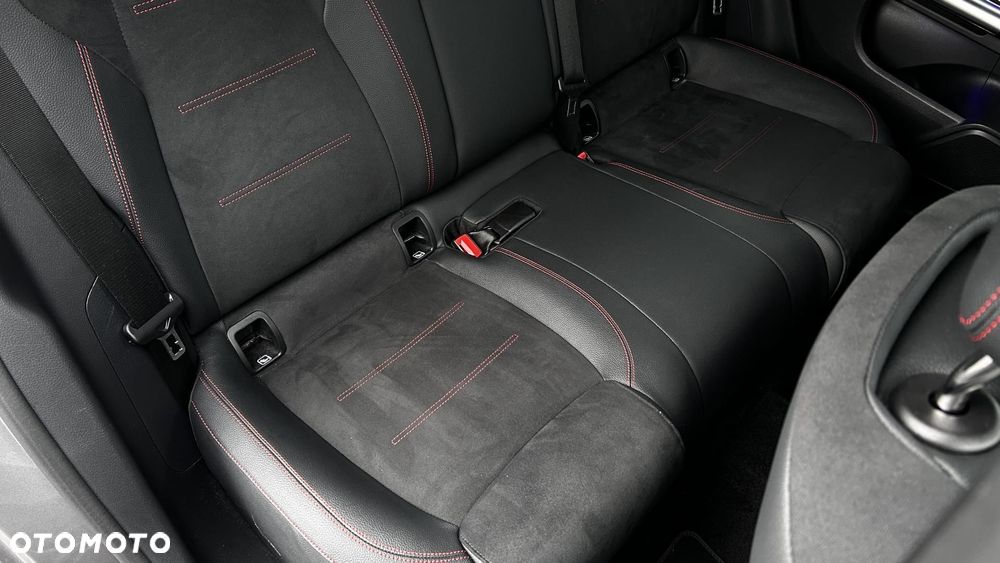 Mercedes-Benz GLA - 28