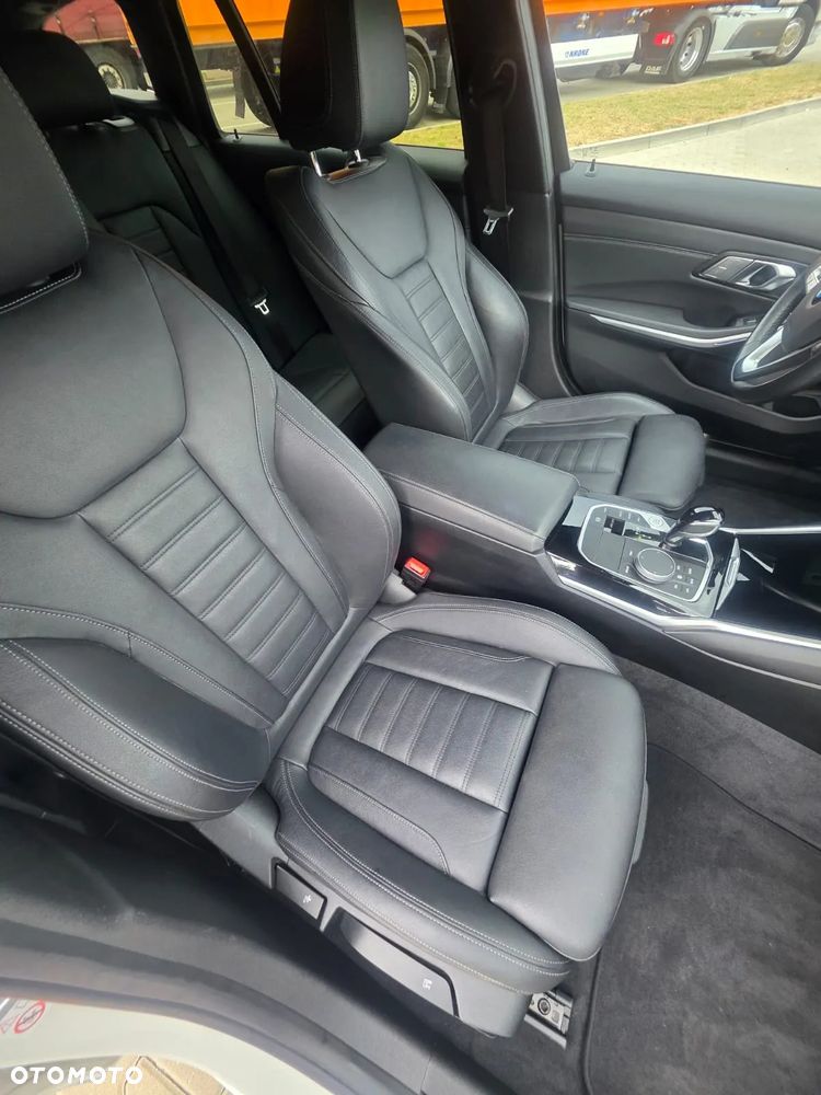 BMW Seria 3 320d Touring - 24