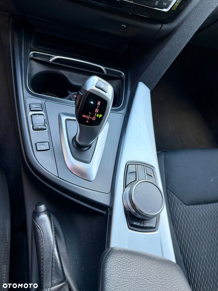 BMW Seria 3 320d xDrive Advantage sport - 11