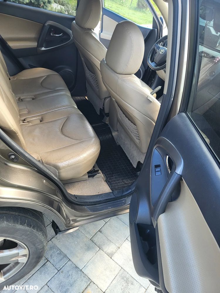 Toyota RAV4 - 9