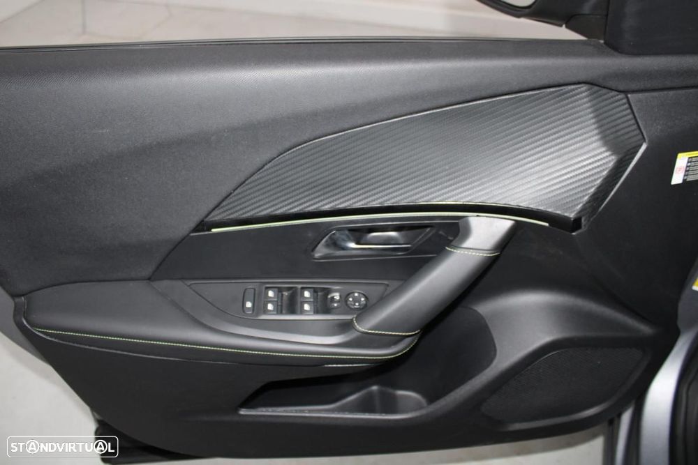 Peugeot e-2008 50 kWh GT - 10