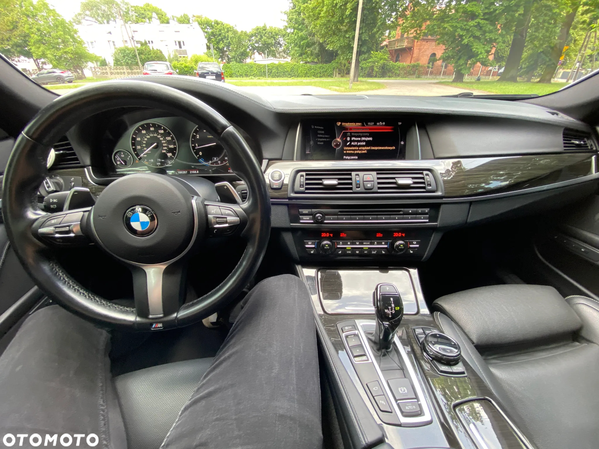 BMW Seria 5 550i - 12