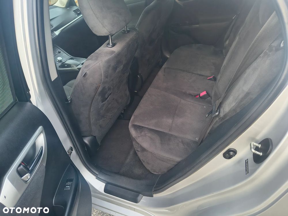 Lexus CT - 9