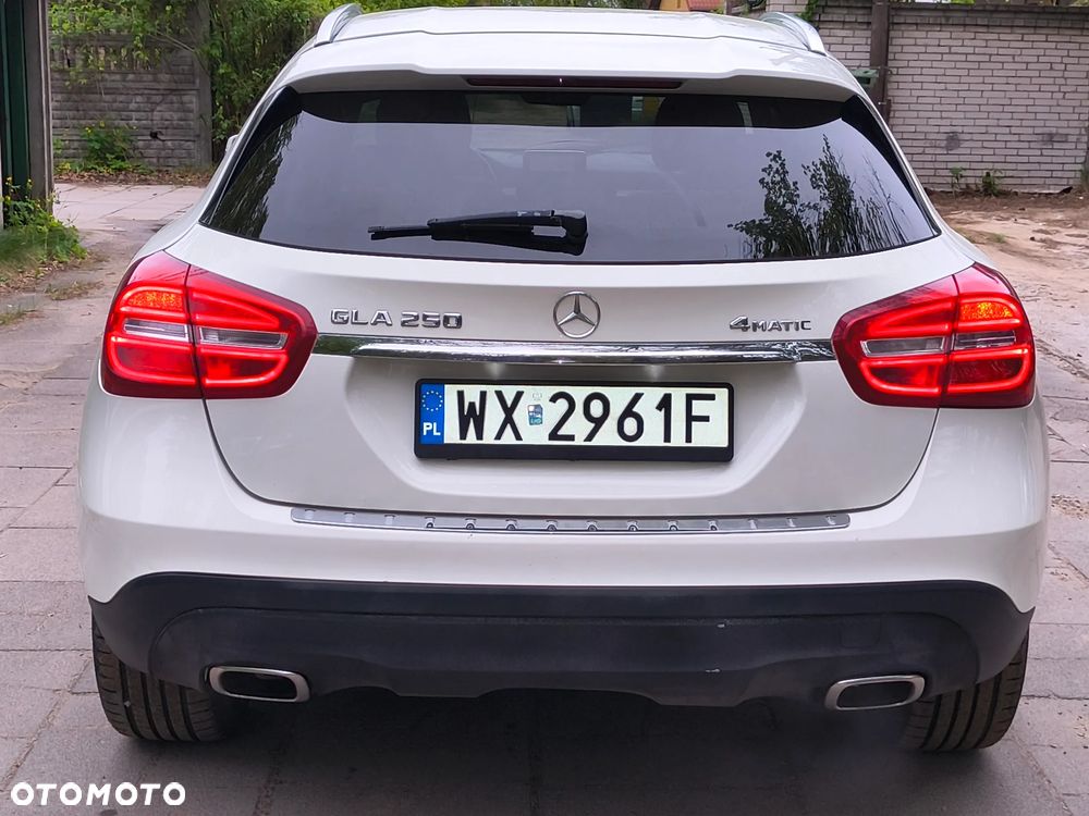 Mercedes-Benz GLA 250 4Matic 7G-DCT Activity Edition - 12