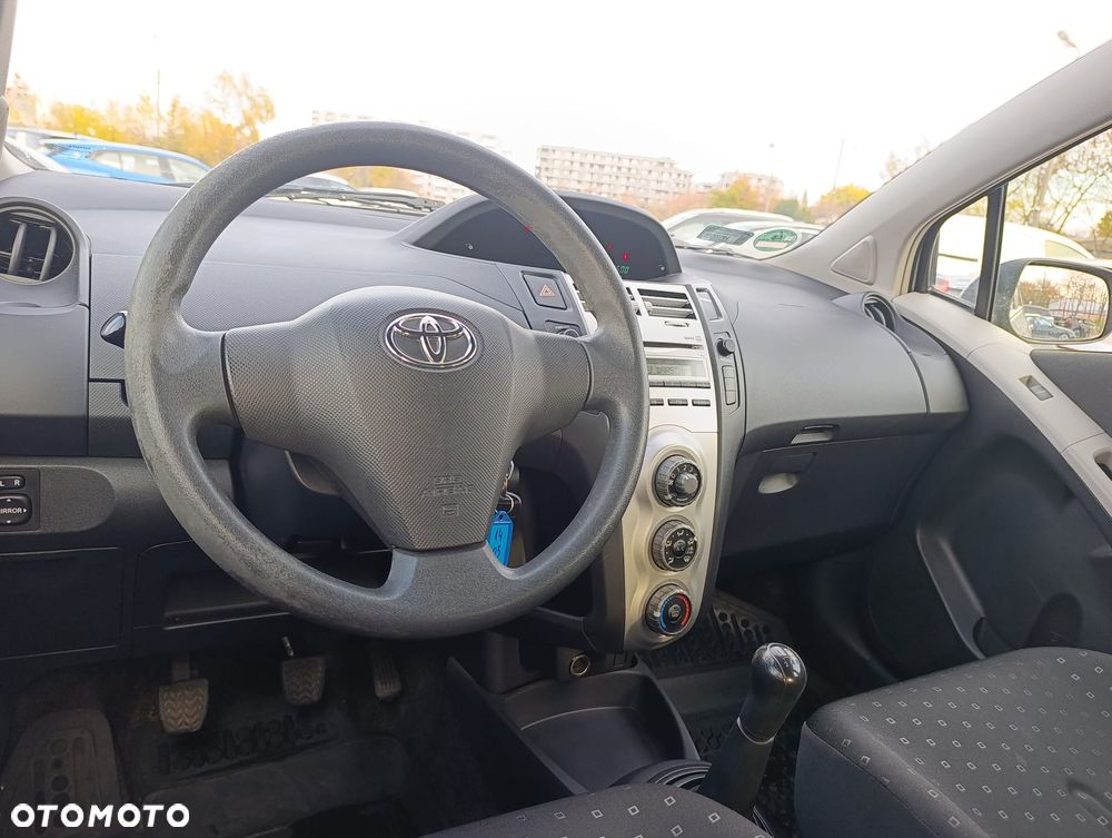Toyota Yaris 1.3 Luna A/C - 4