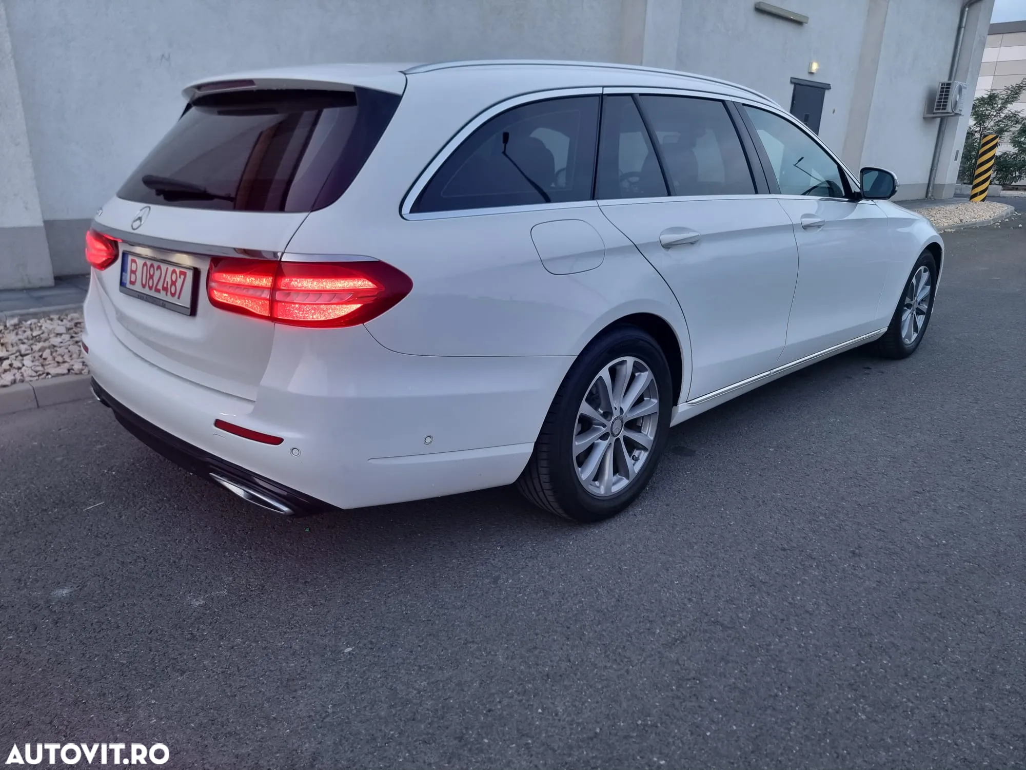 Mercedes-Benz E 220 d T 9G-TRONIC Avantgarde - 17