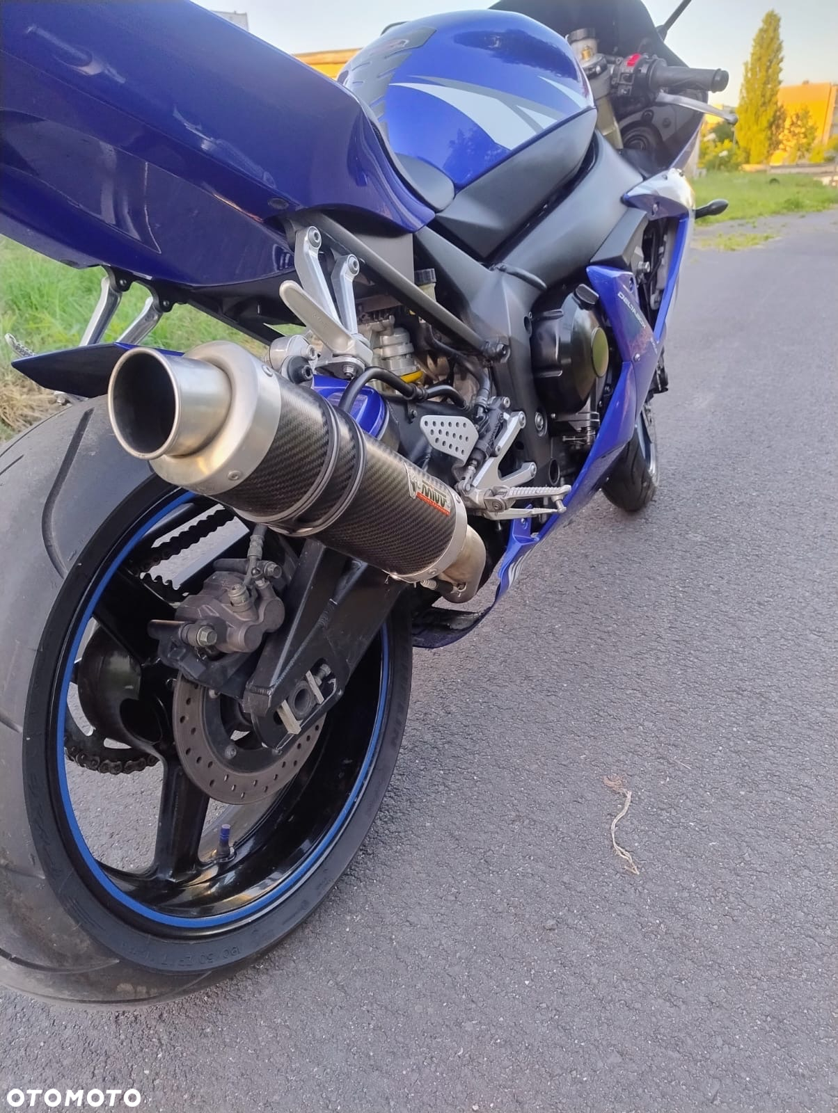 Yamaha R1 - 6