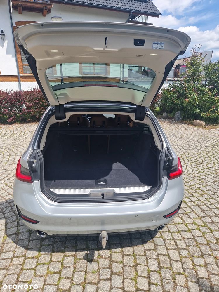BMW Seria 3 330e xDrive - 14