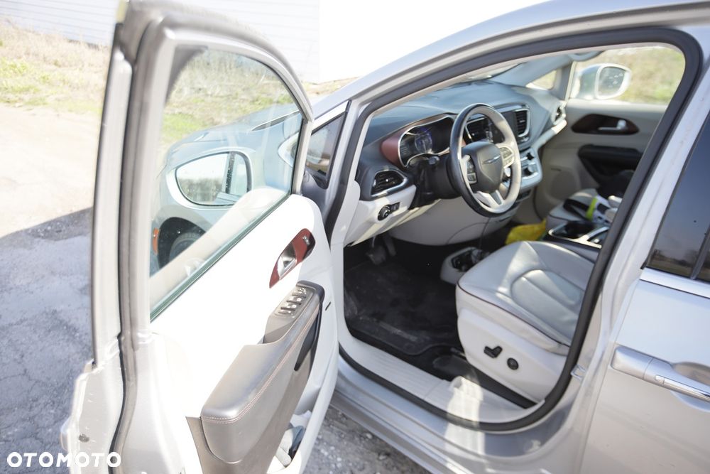 Chrysler Pacifica - 24