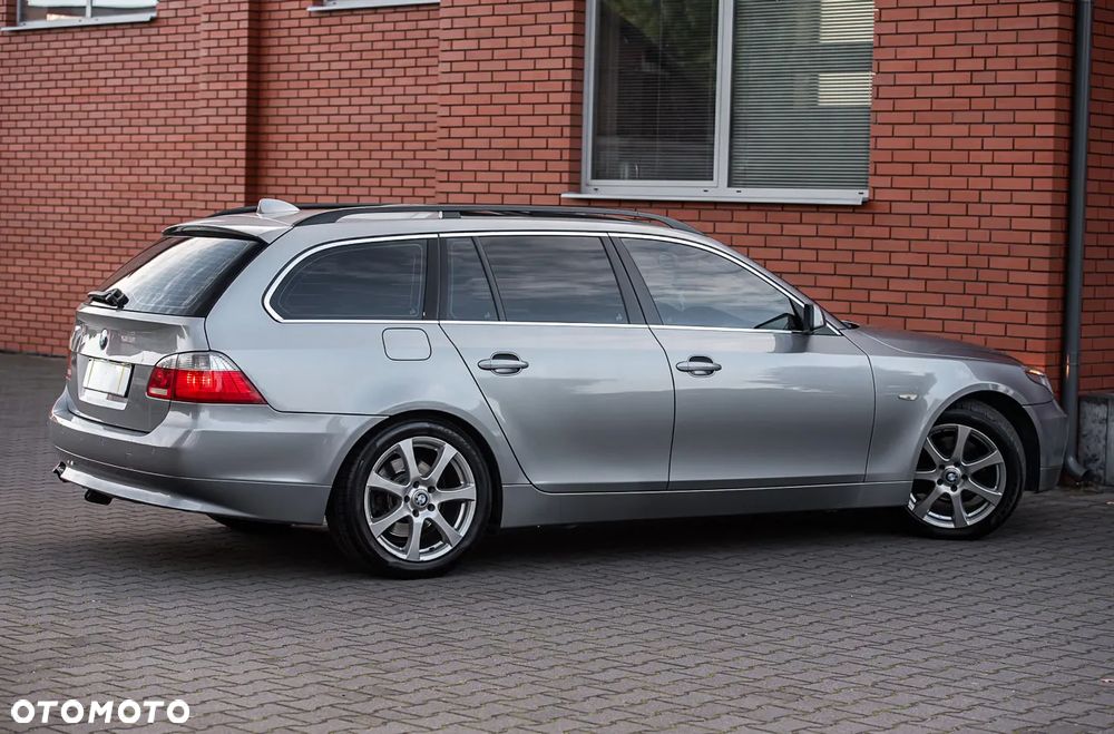 BMW Seria 5 523i Touring - 14