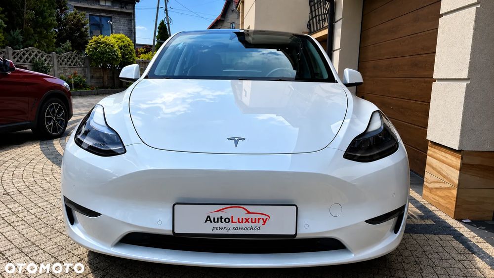 Tesla Model Y Long Range AWD - 10