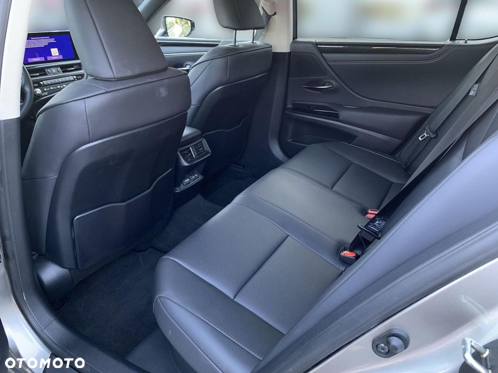 Lexus ES 300h Business Edition - 12