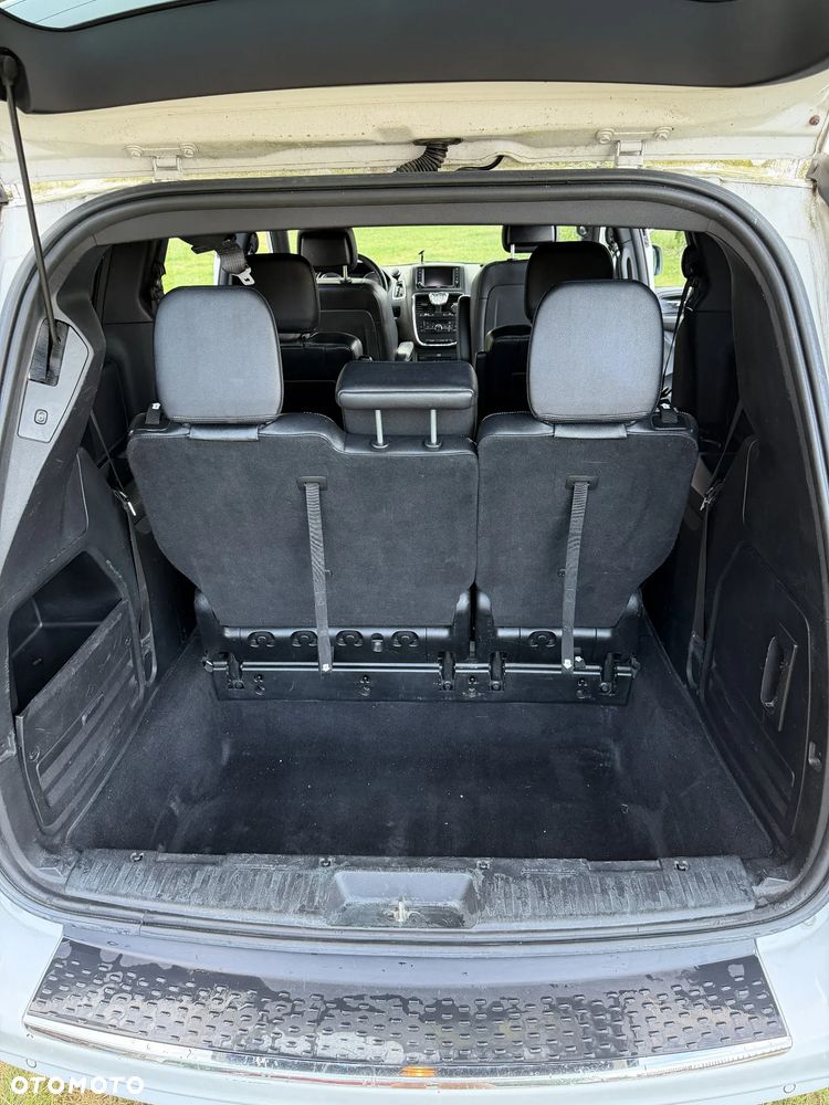 Chrysler Town & Country 3.6 Limited - 13