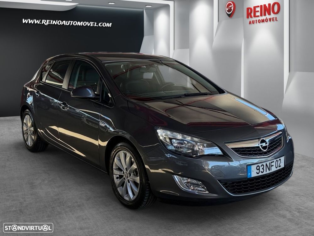 Opel Astra 2012 photo 2