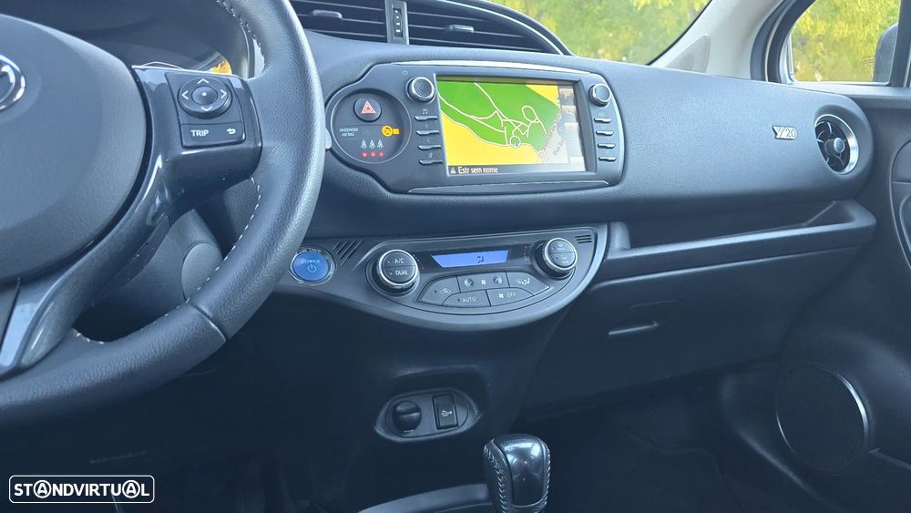 Toyota Yaris 1.5 HSD 20 Anos - 41