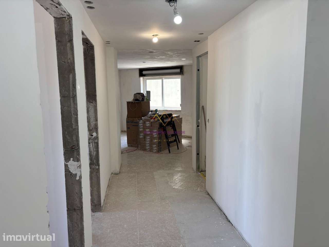 T2+1 em Remodelação Total com Vista Rio - Grande imagem: 2/21