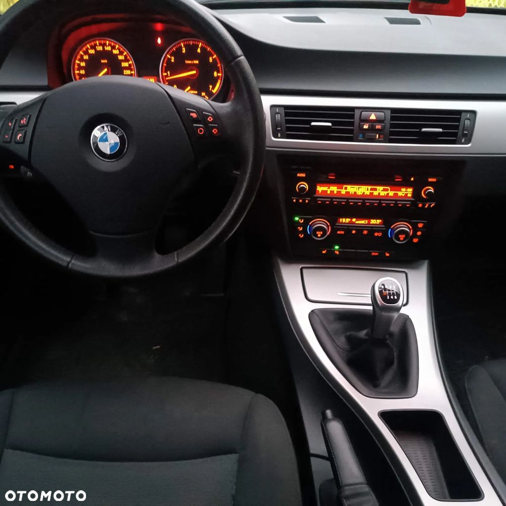 BMW Seria 3 318i - 7