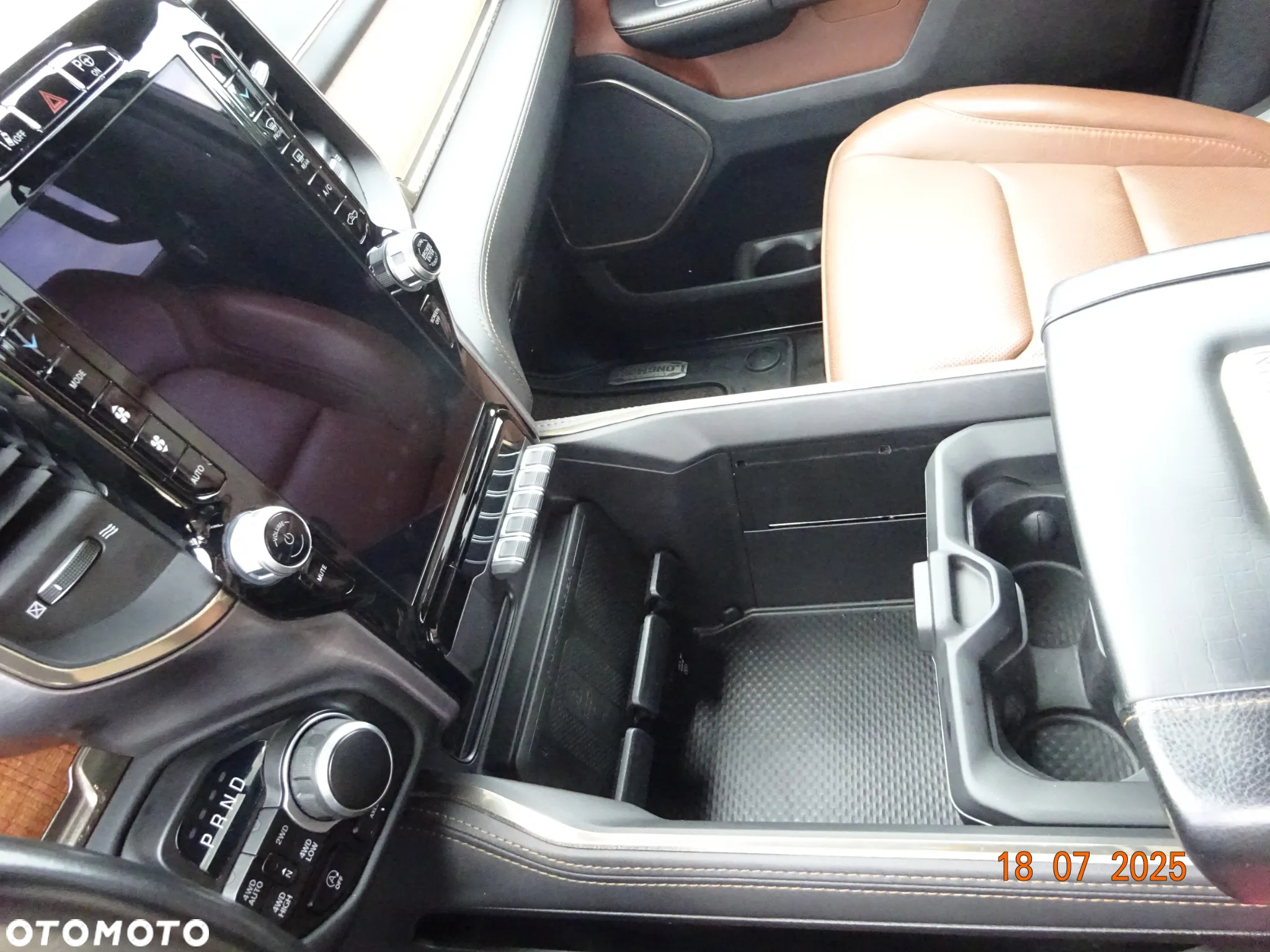 RAM 1500 5.7 eTorque Crew Cab Shortbed Longhorn Chrome - 14