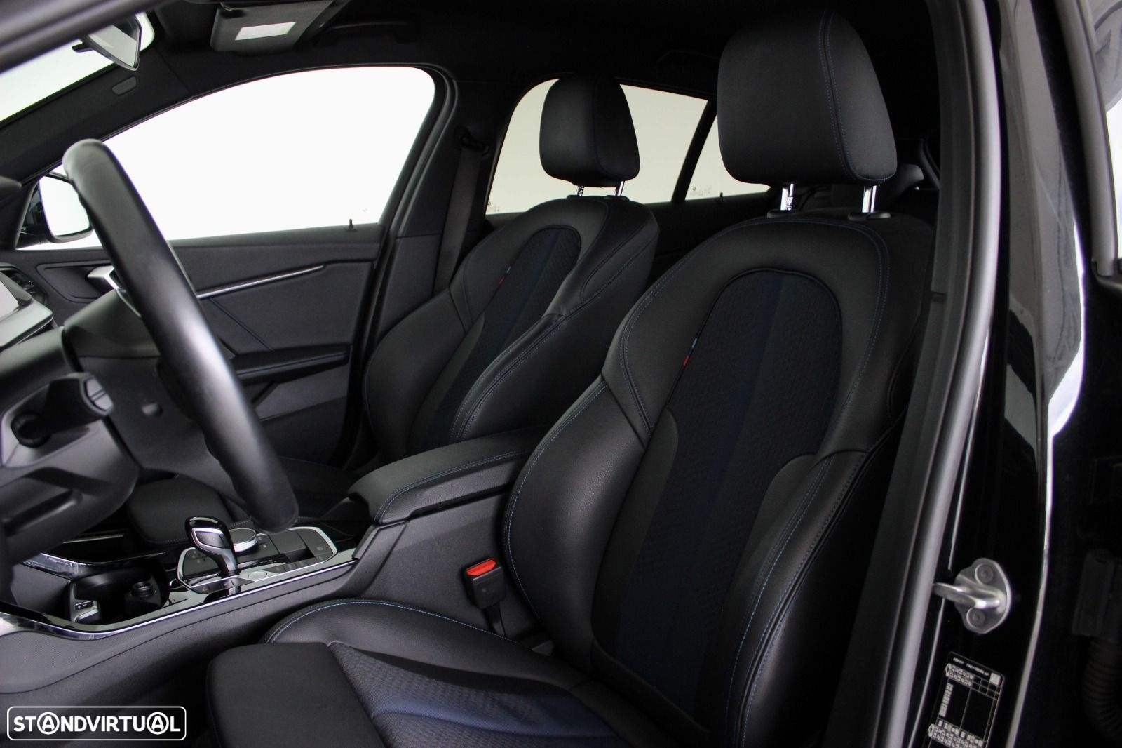 BMW 116 d Pack 50 anos M Auto - 33