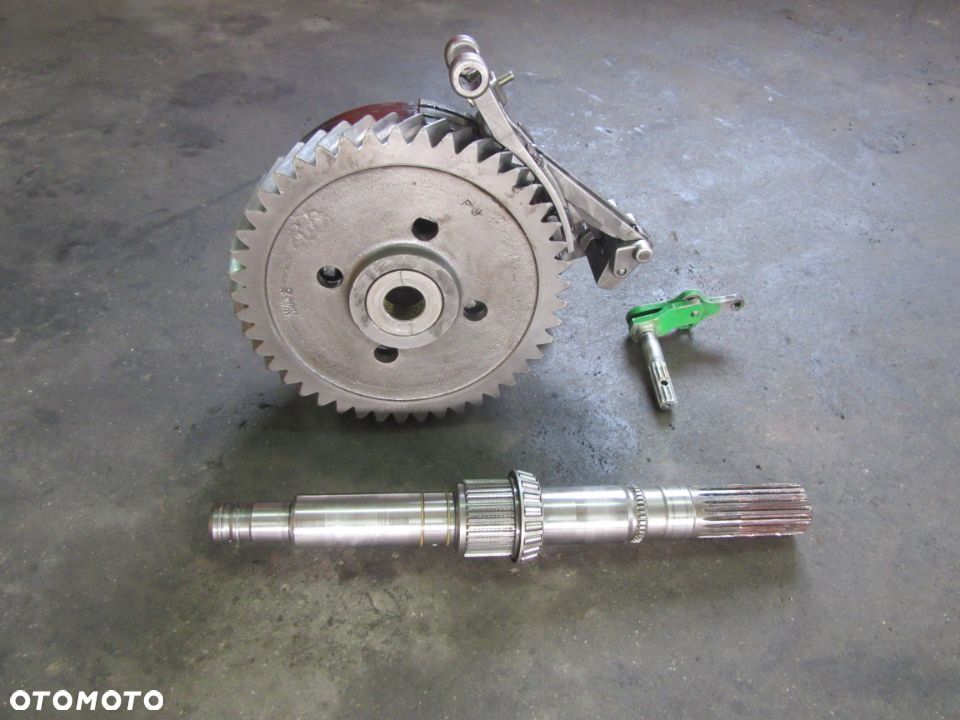 Przystawka przedniego napędu wałek RE47386 RE47384 R95449 John Deere 7600 7700 7800 - 1
