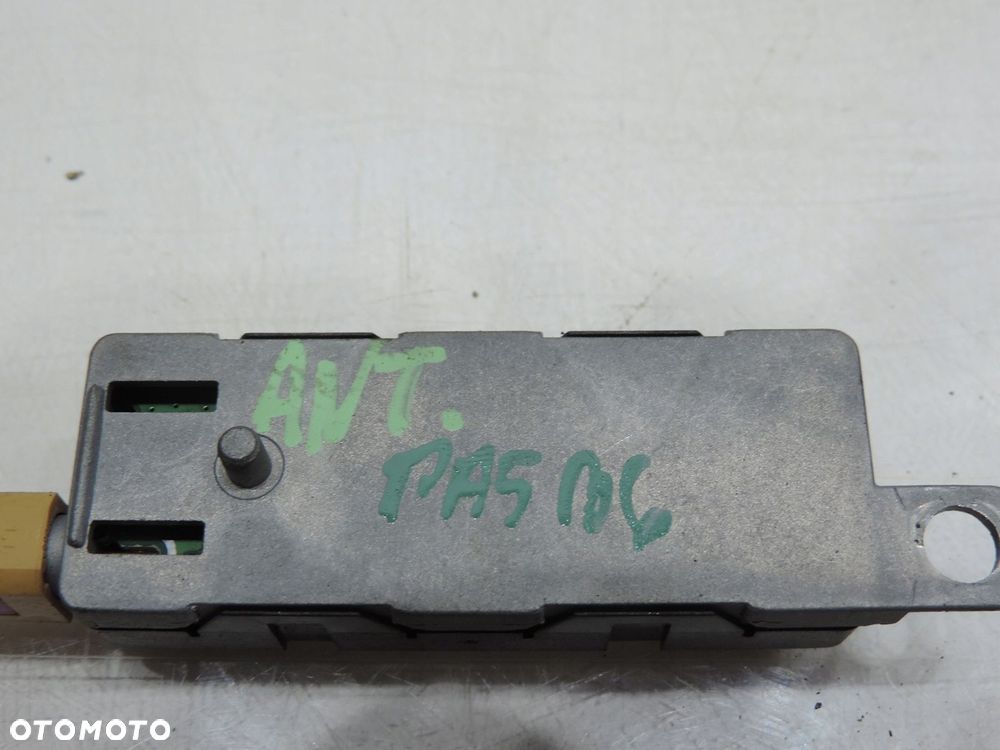 WZMACNIACZ ANTENY VW PASSAT B6 3C9035552A - 6