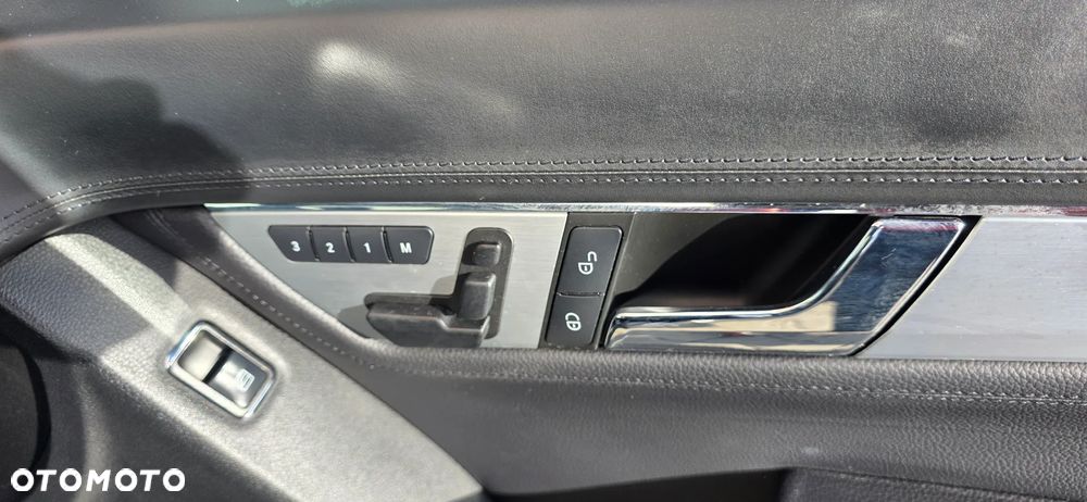 Mercedes-Benz Klasa C 320 T CDI Avantgarde - 24