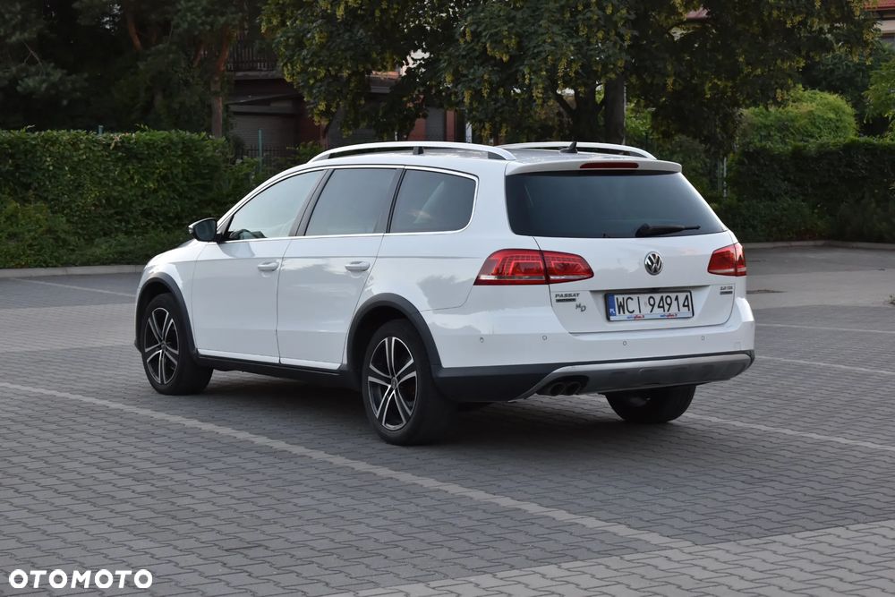 Volkswagen Passat 2.0 TDI BlueMotion Technology Exclusive - 8
