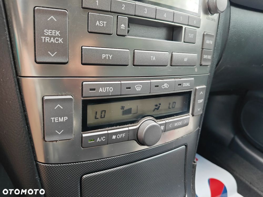 Toyota Avensis 2.0 VVT-i Travel - 32