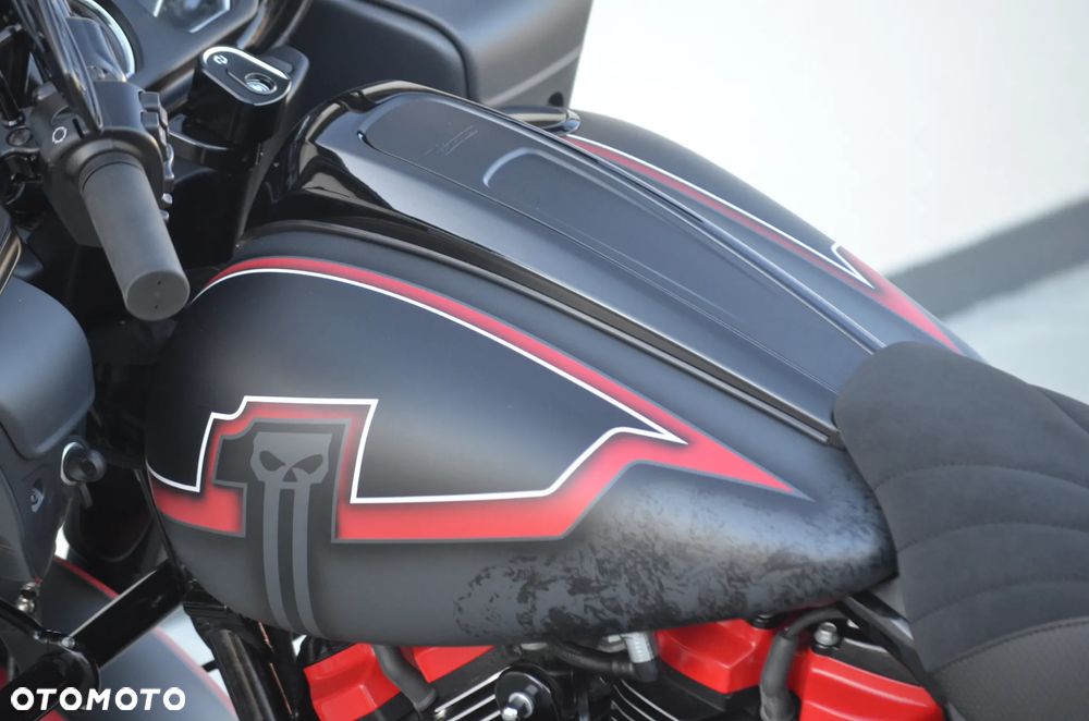 Harley-Davidson Touring Road Glide - 36