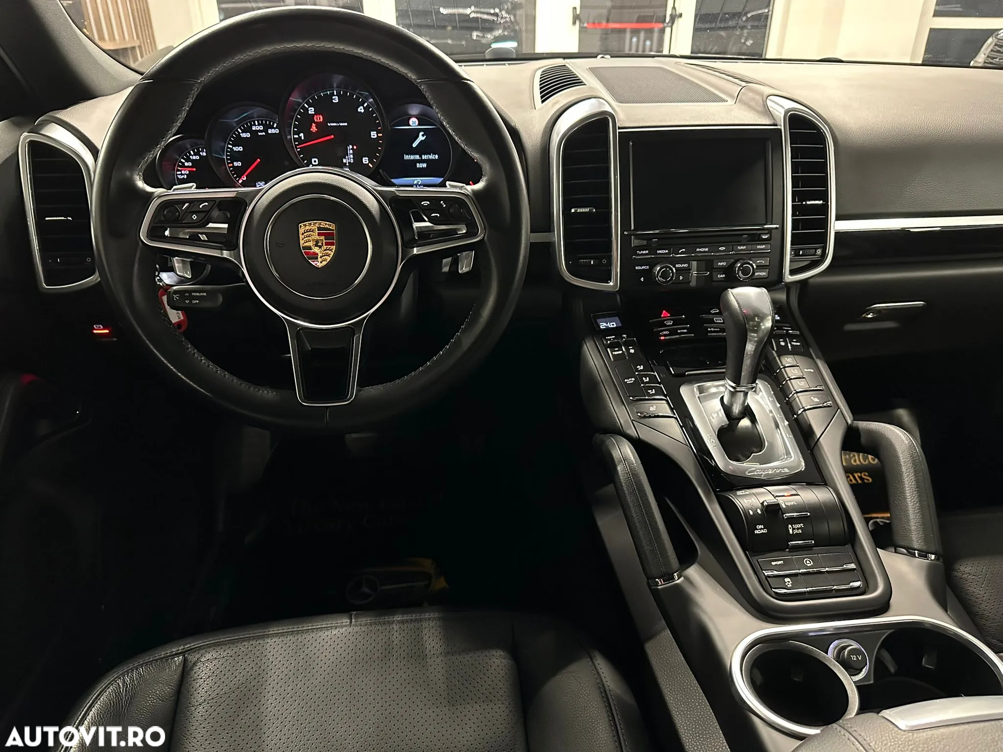 Porsche Cayenne 3.0 L - 12
