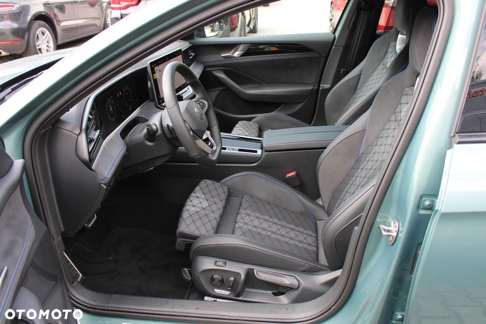 Volkswagen Passat Variant 2.0 TDI SCR 4Mot R-Line DSG - 18