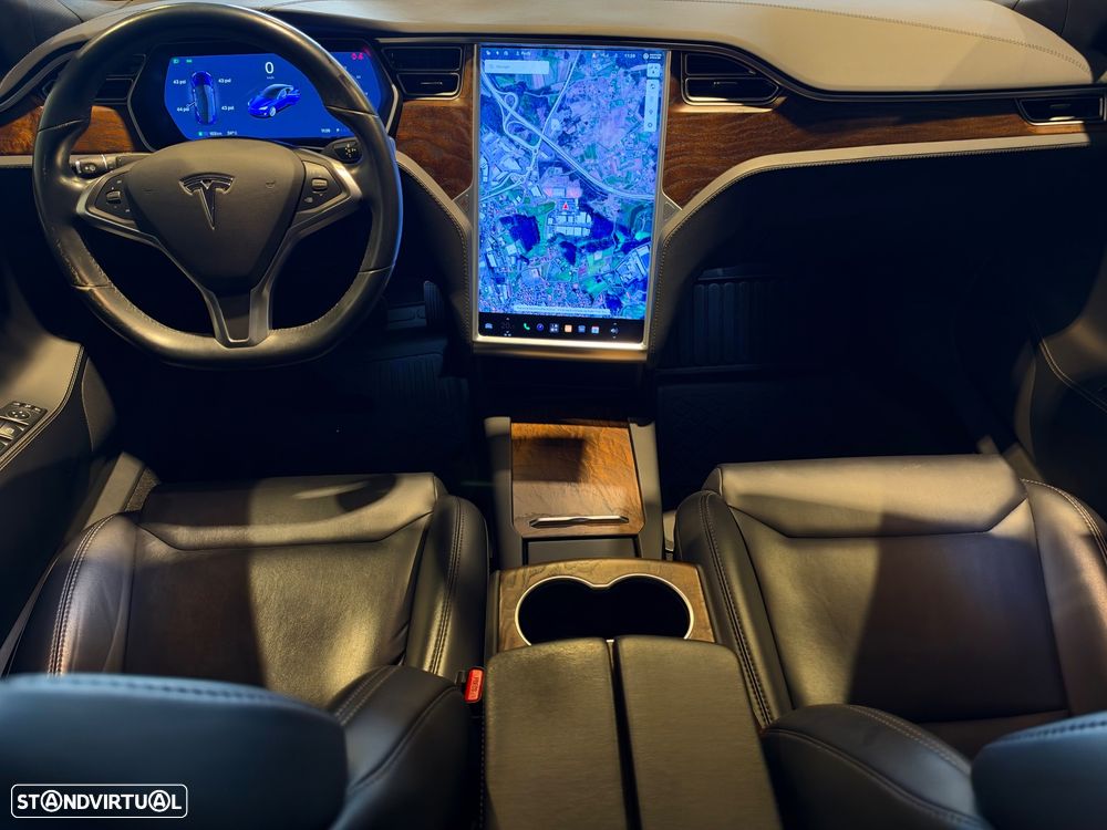Tesla Model S - 11