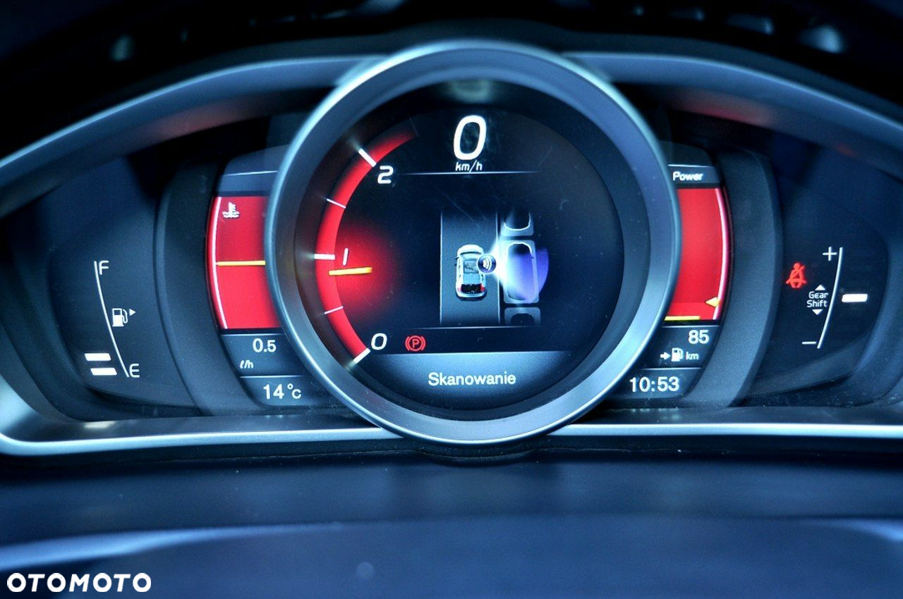 Volvo V40 Cross Country D2 Momentum - 17