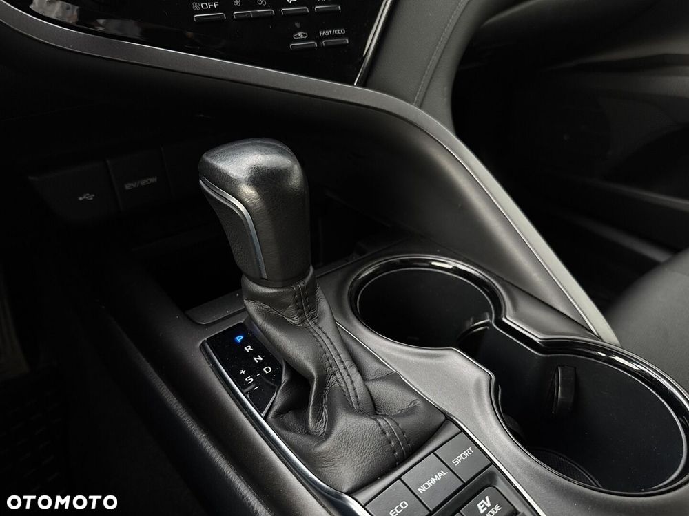 Toyota Camry - 26