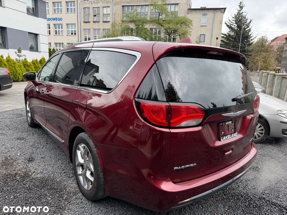Chrysler Pacifica - 4