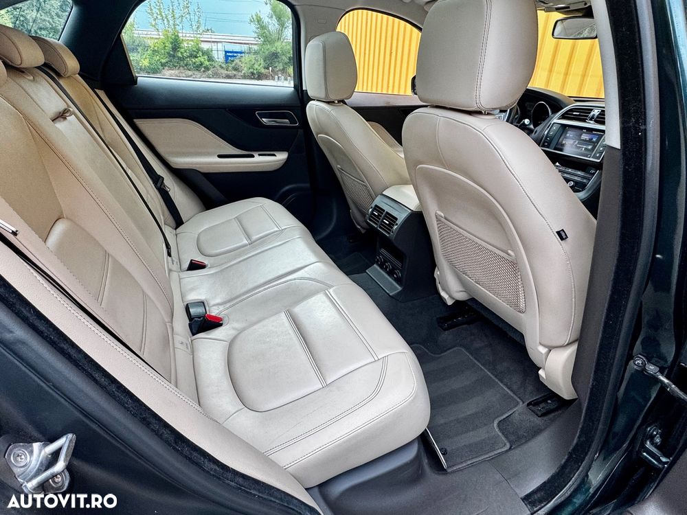 Jaguar F-Pace 20d AWD Aut. Prestige - 11