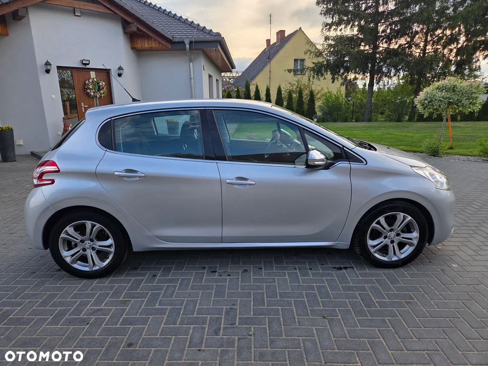 Peugeot 208 - 6