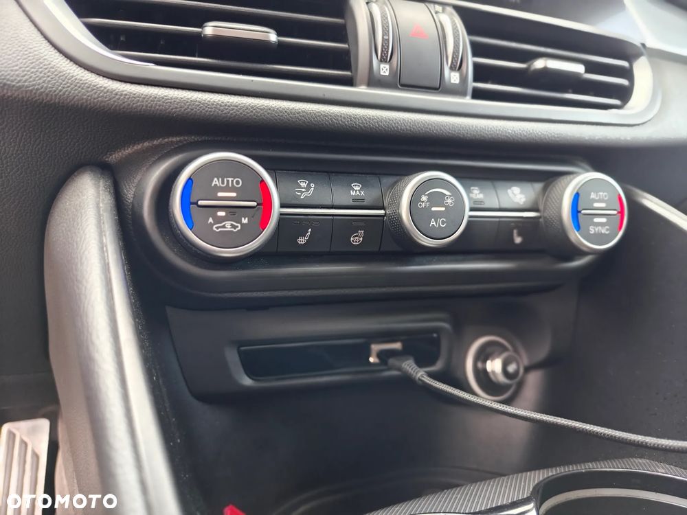 Alfa Romeo Giulia 2.0 Turbo 16V AT8 Veloce Ti - 34