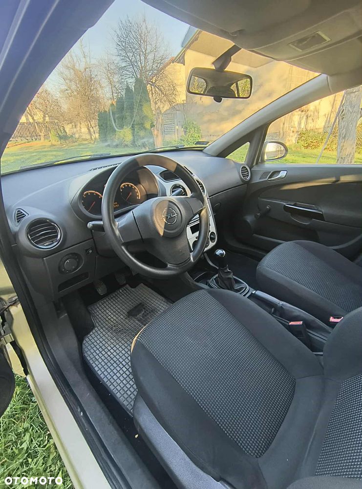 Opel Corsa 1.2 16V Essentia - 6