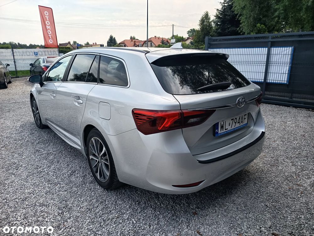 Toyota Avensis 1.8 Premium - 6
