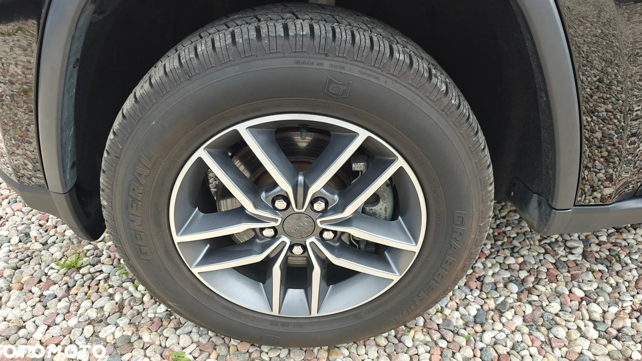 Jeep Grand Cherokee - 12