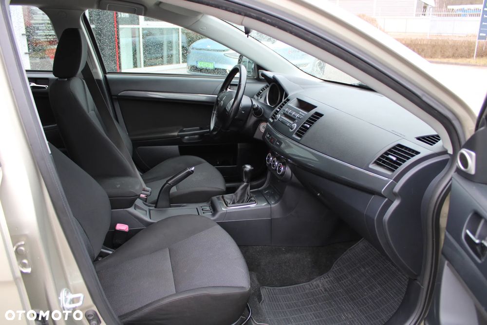 Mitsubishi Lancer 1.8 Invite - 15