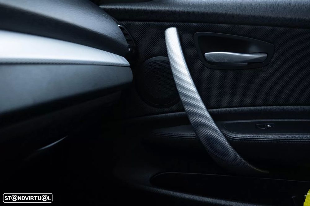 BMW 118 d Pack M - 12