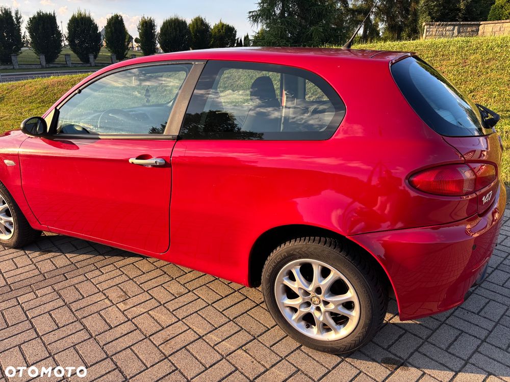 Alfa Romeo 147 1.6 Twin Spark Distinctive - 7