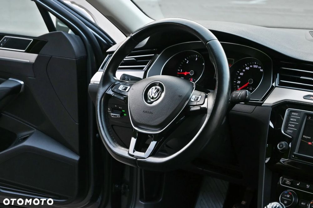 Volkswagen Passat 2.0 TDI BMT Highline - 26