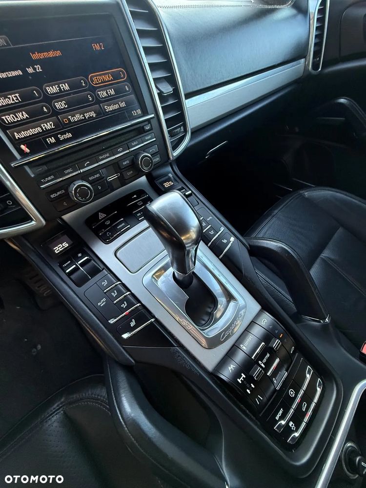 Porsche Cayenne - 16