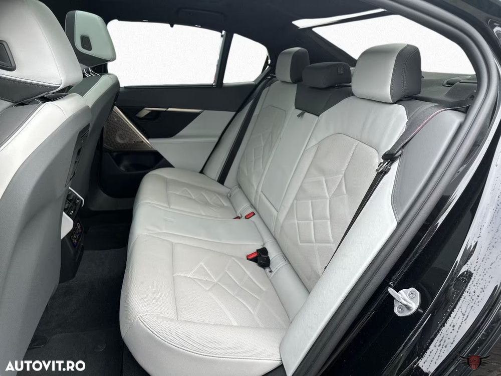 BMW Seria 5 550e xDrive Aut. - 12