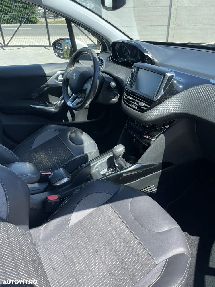 Peugeot 2008 PureTech 110 GPF Stop&Start EAT6 Allure - 15