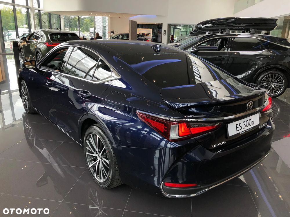 Lexus ES 300h Business Edition - 4