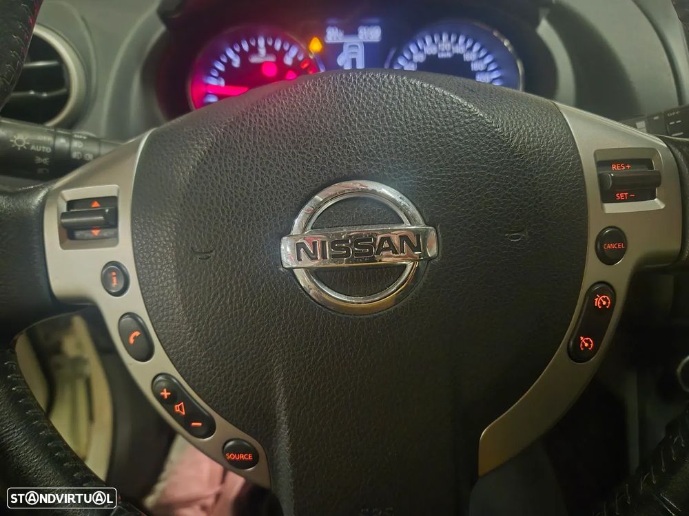 Nissan Qashqai +2 1.5 dCi Tekna Premium 17 - 26